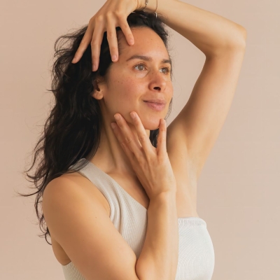 Ontdek de kracht van holistische face yoga voor natuurlijke schoonheid en welzijn