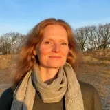 Aanraking als brug, mindful zelfonderzoek als kompas - samen op weg naar heling.