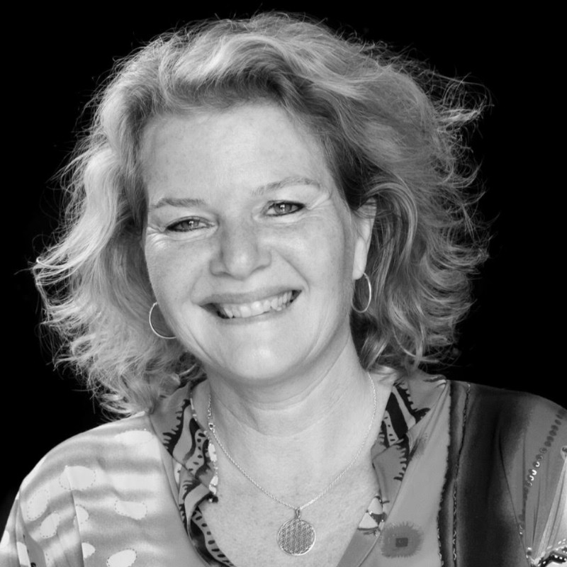 Manon de Jongh-Velsen-zuid en Online